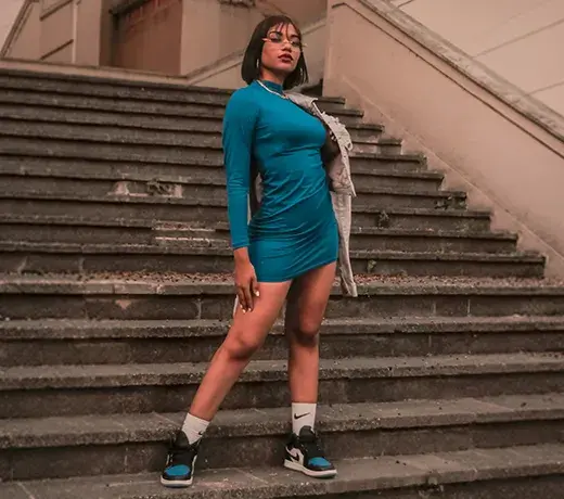robe de soirée avec des baskets Nike