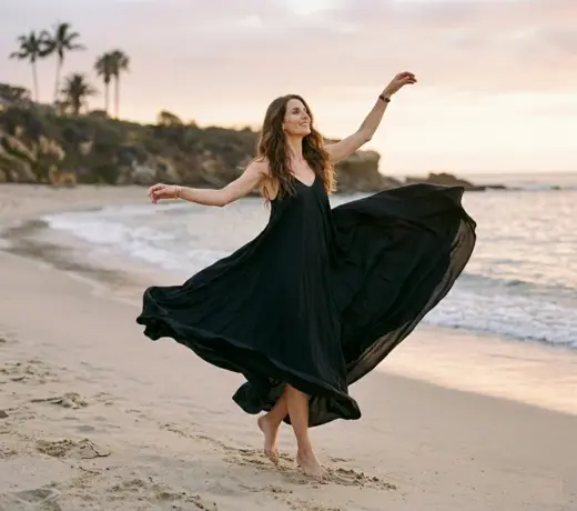 look femme avec une robe longue noire