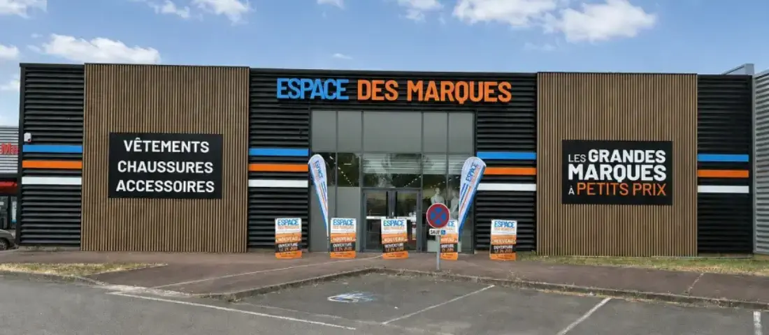 New discount designer clothes shop in Luçon