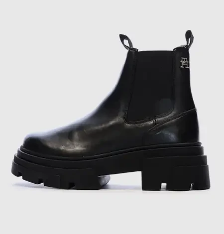 Baskets bradés en braderie