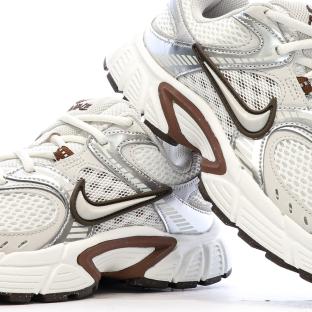 Baskets Beiges/Grises Femme Nike HQ7901 vue 7