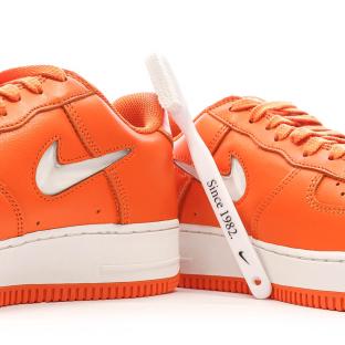 Baskets Oranges Homme Nike Air Force 1 Low vue 0