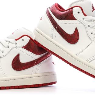Baskets Blanc/Rouge Femme Nike Air Jordan 1 Low vue 0