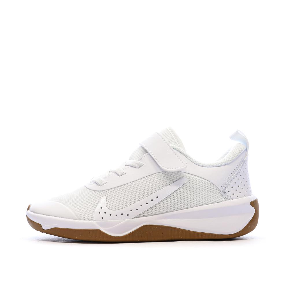 Baskets Blanches Fille Nike Omni Multi-court pas cher