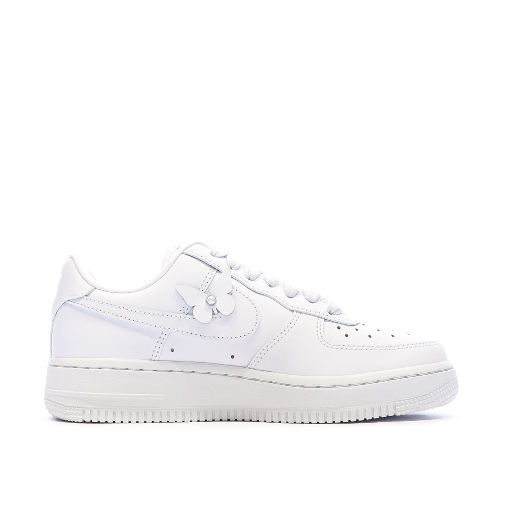 Baskets Blanche Femme Nike Air Force 1 Low Butterfly vue 2