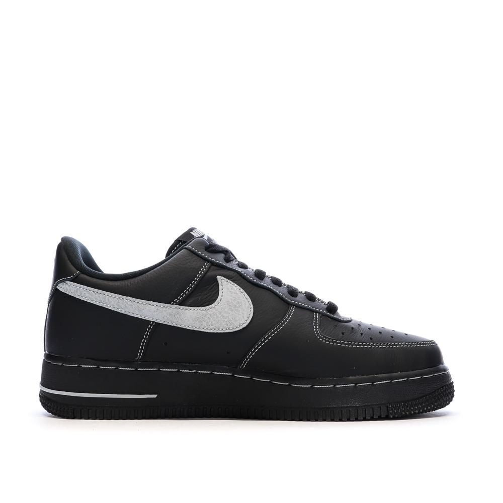 Baskets Noir Nike Air Force 1 07 Lv8 vue 2