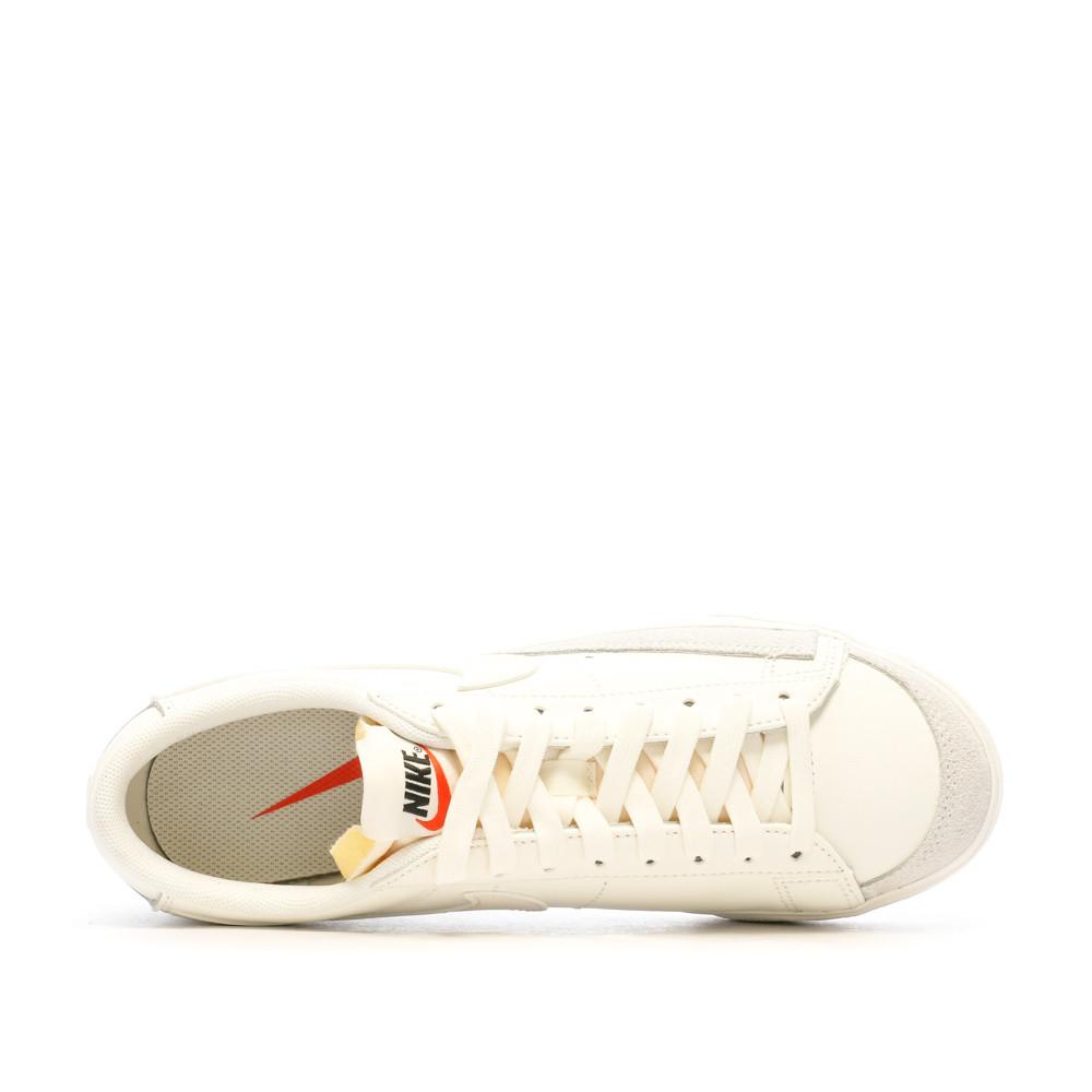 Baskets Écru/Gris Femme Nike Blazer Low Platform vue 3