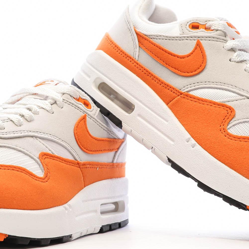 Baskets Blanches/Orange Femme Nike Air Max 1 vue 7