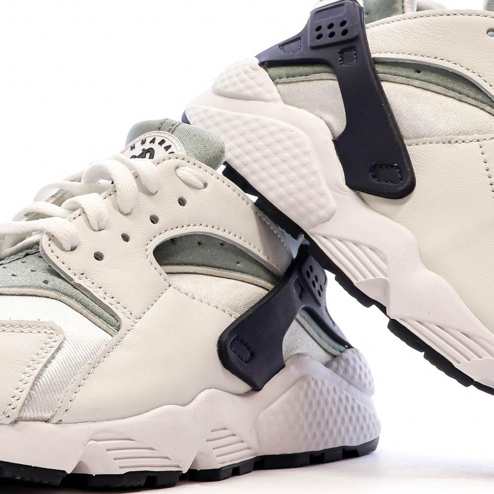 Baskets Blanches/Noires Femme Nike Huarache vue 7
