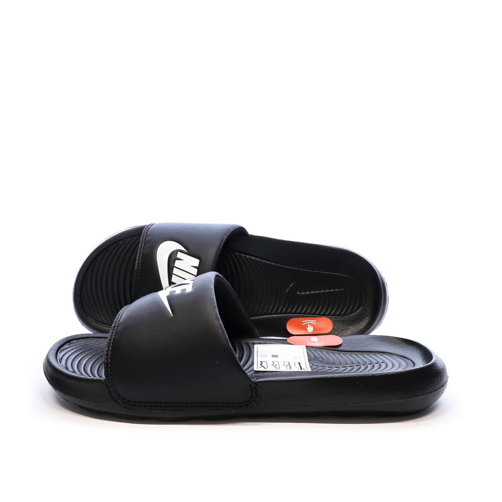 Claquettes Noires Femme Nike Victori pas cher