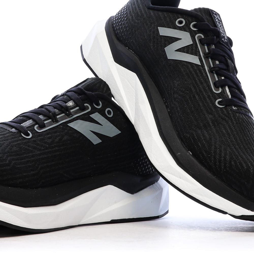 Chaussures de running Noires/Grises Femme New Balance Propel vue 7