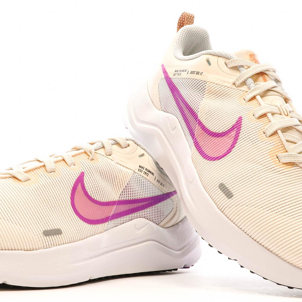 Chaussures de running Beige/Rose Femme Nike Downshifter vue 7