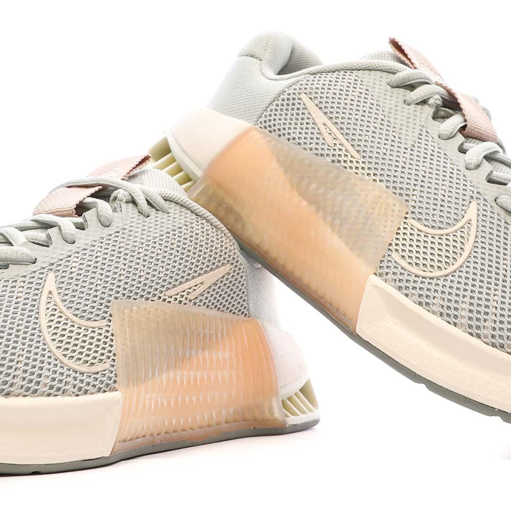 Chaussures de training Grises/Roses Femme Nike Metcon 9 vue 7