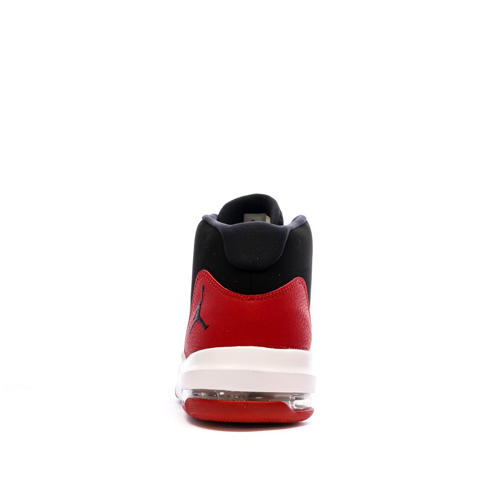 Chaussures de Basketball Noir/Rouge Homme Nike Jordan Max Aura vue 3