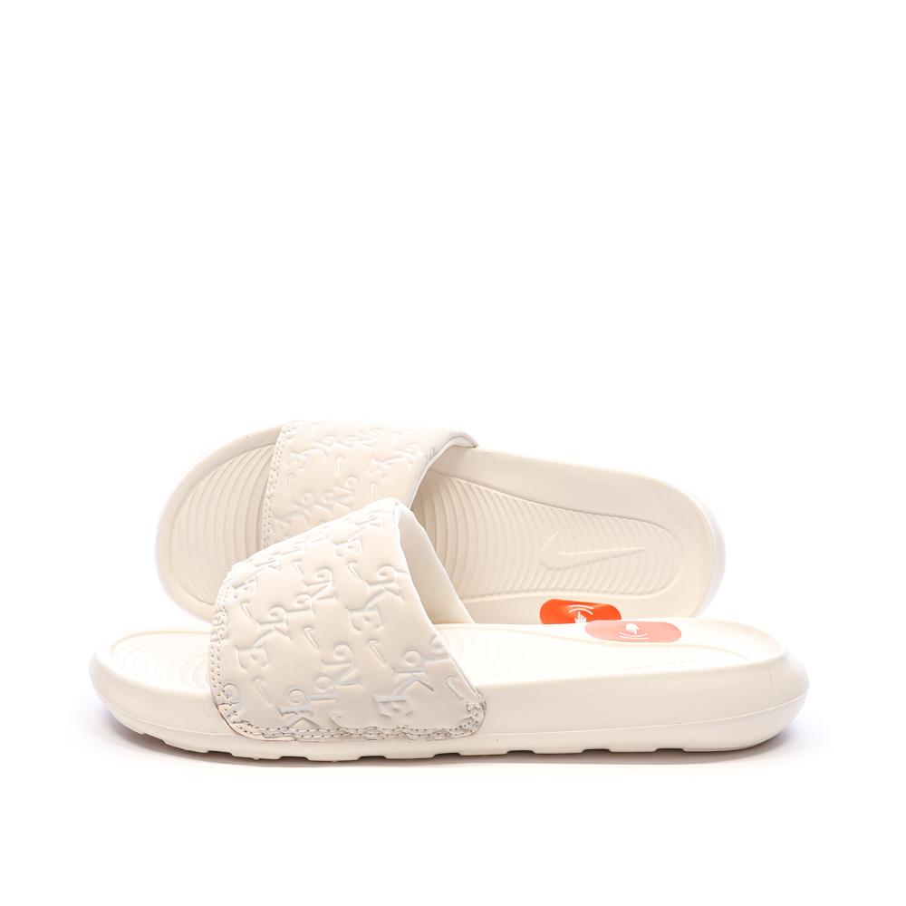 Claquettes Blanches Mixte Nike Victori pas cher