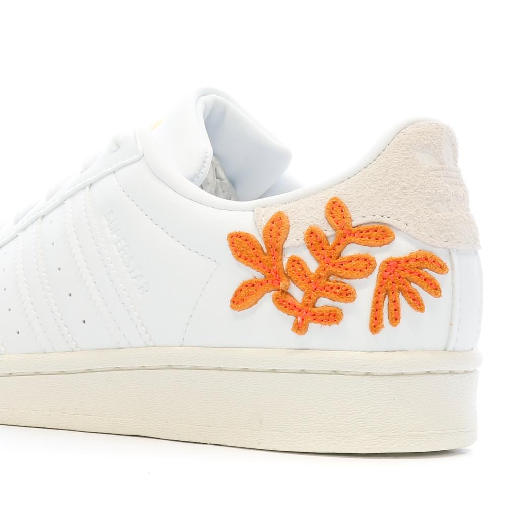 Baskets Blanches/Fleurs Femme Adidas Superstar vue 7