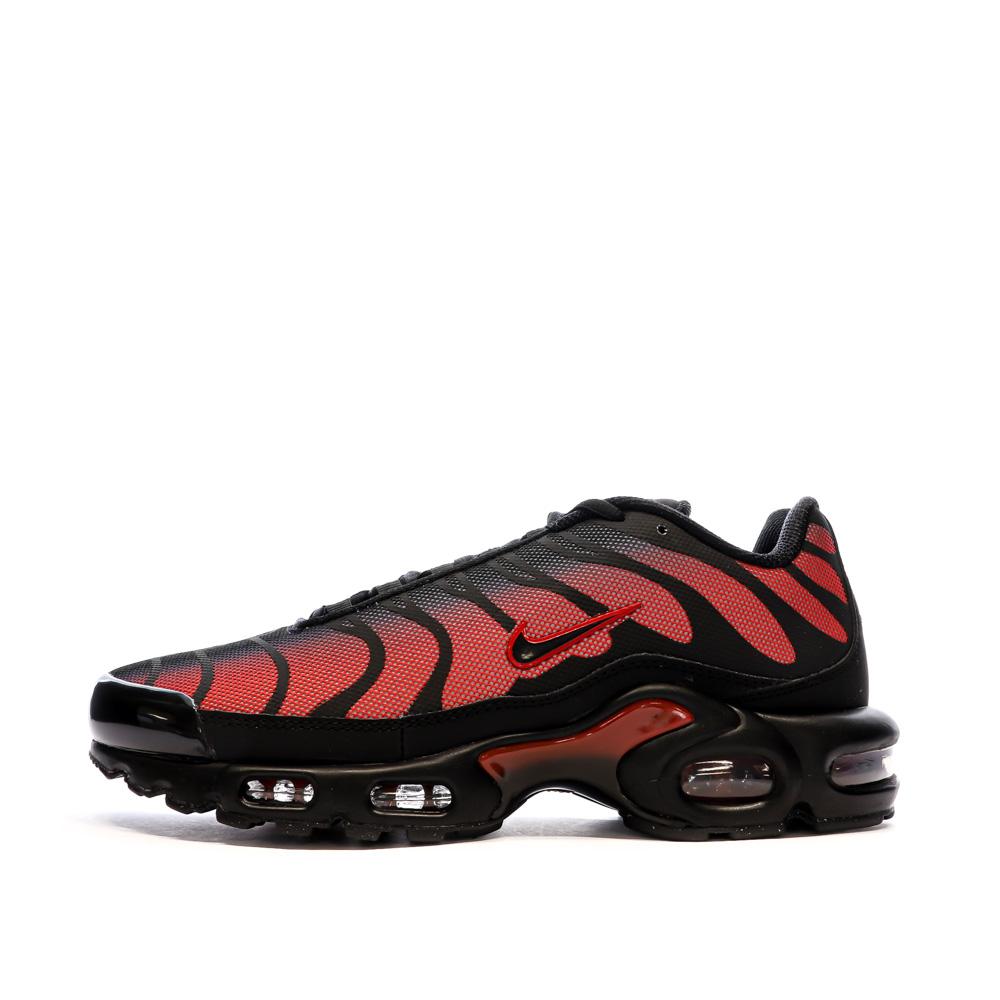 Baskets Noires/Rouges Homme Nike Air Max Plus pas cher