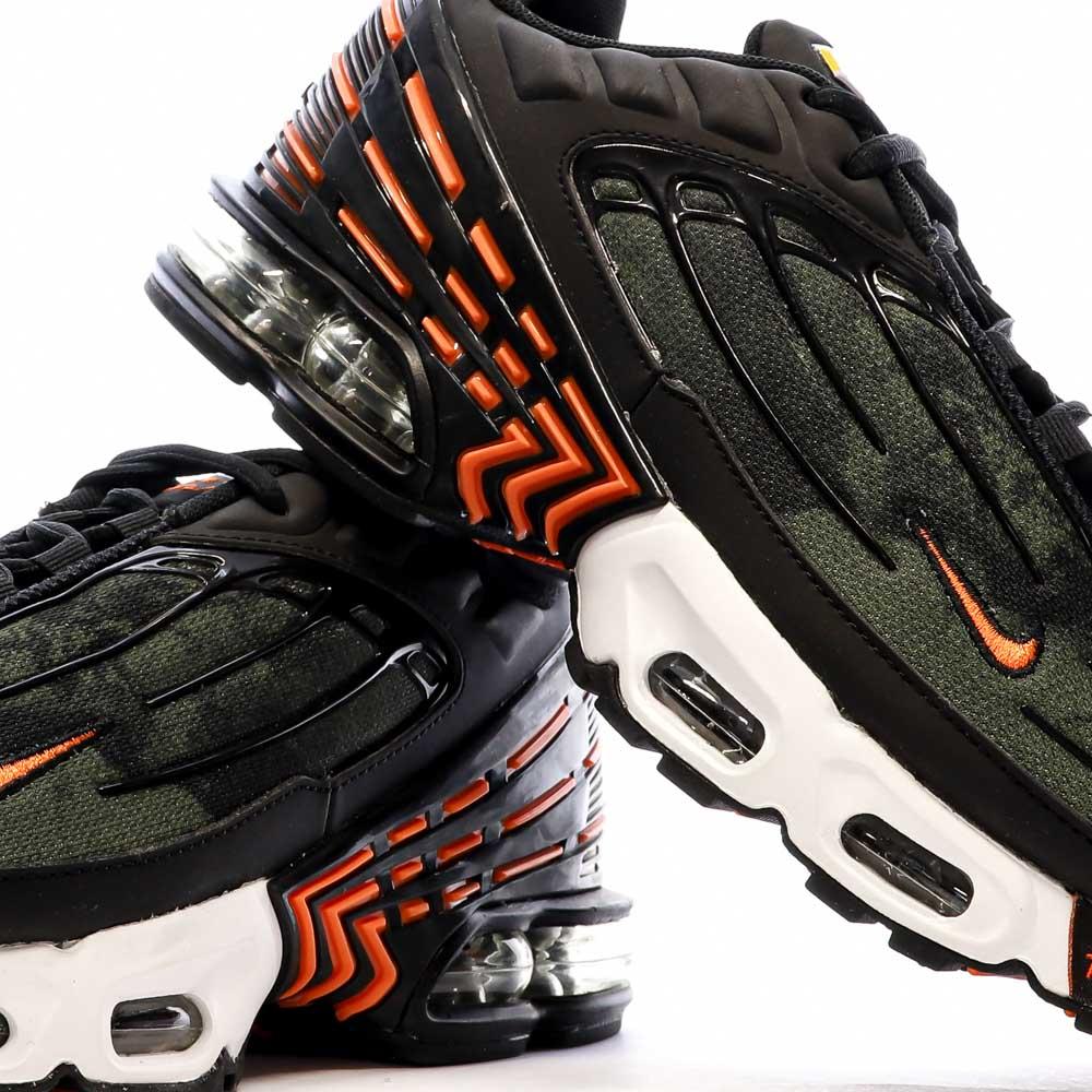 Baskets Noires/Rouges Homme Nike Air Max Plus Lii vue 7