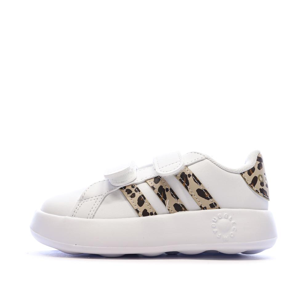 Baskets Blanches/Marron Fille Adidas Grand Court 2.0 pas cher