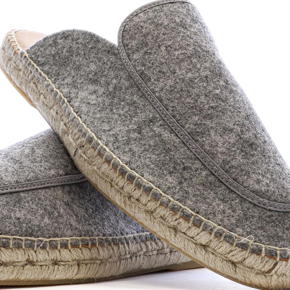 Men’s Grey Slippers by Pare Gabia Barnabe Photo of the Espace des Marques %store% store - view of %key%