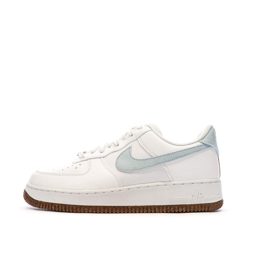 Baskets Blanches/Bleu Homme Nike Air Force 1 07 pas cher