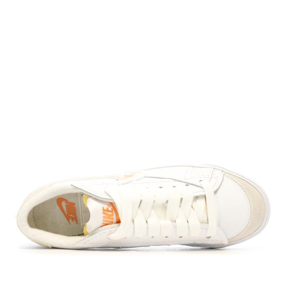 Baskets Blanches/Orange Mixte Nike Blazer Low 77 Jumbo vue 4