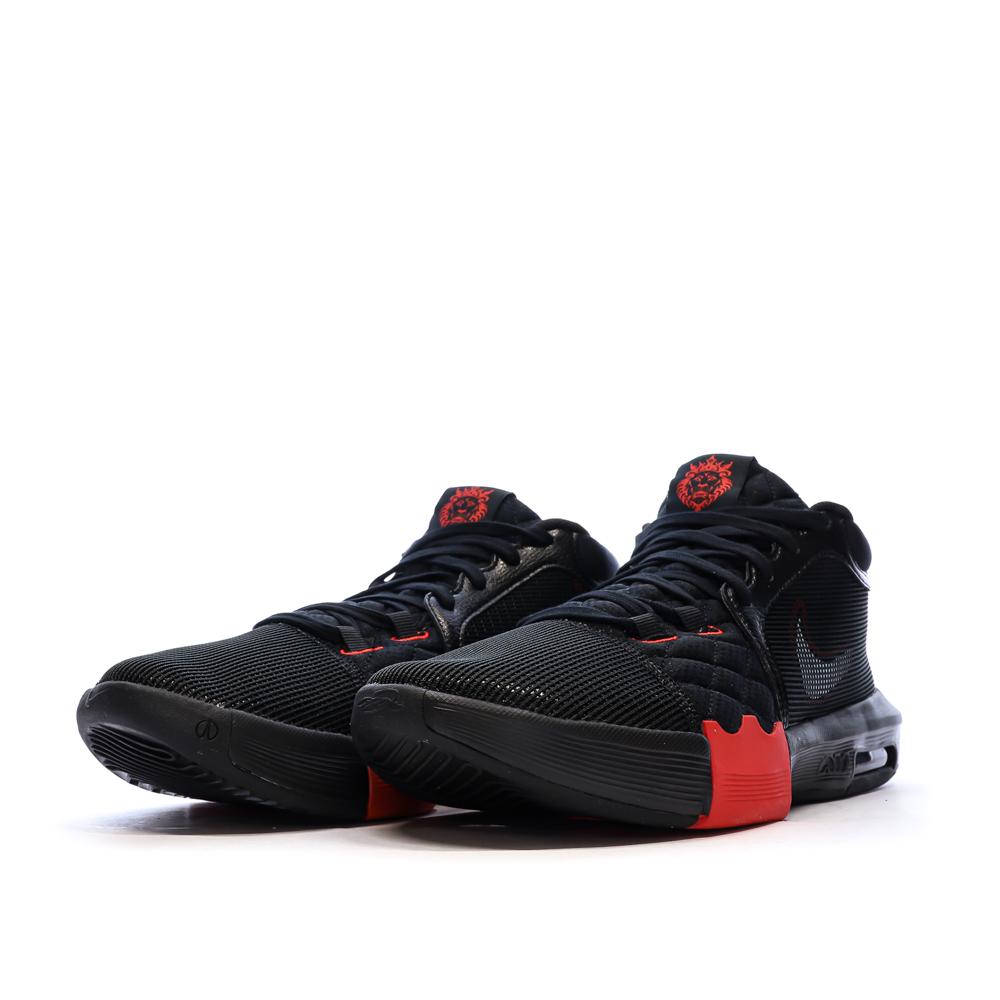Chaussures de basketball Noires/Rouges Homme Nike Lebron vue 6
