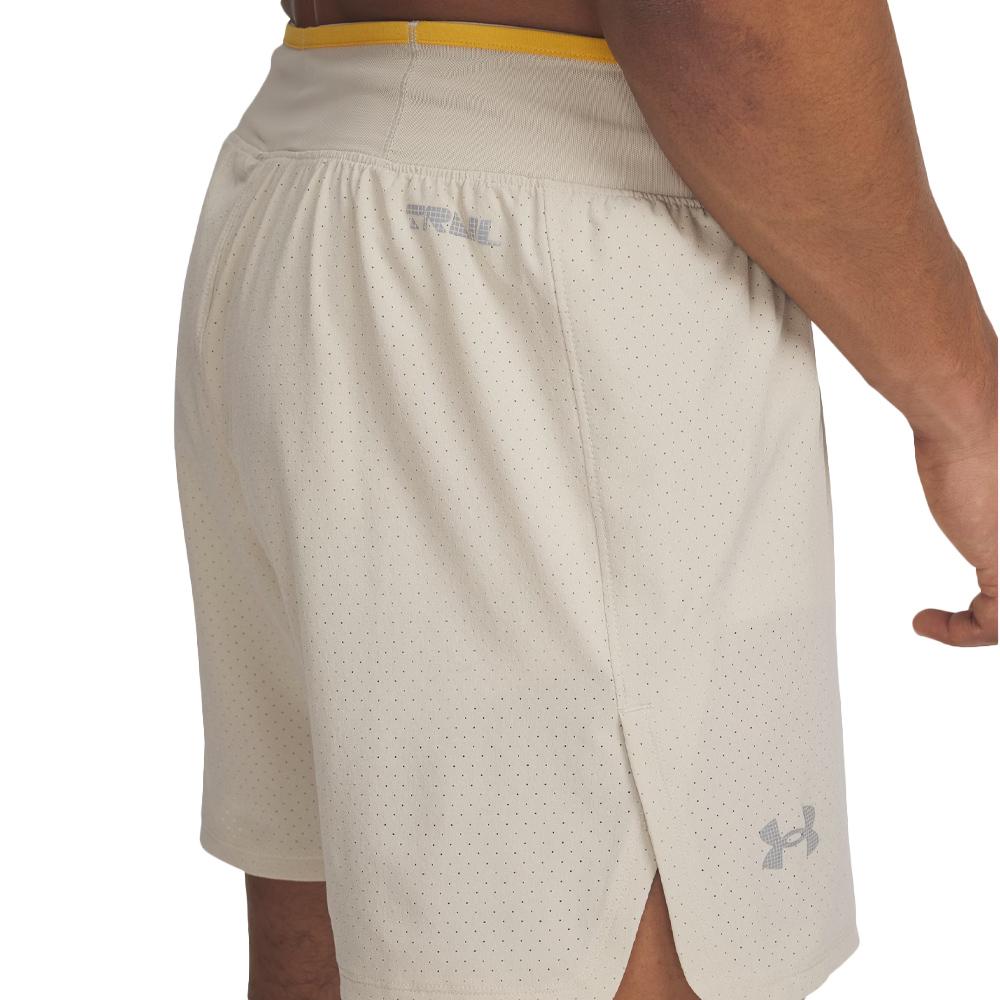 Short Beige Homme Under Armour Launch vue 2