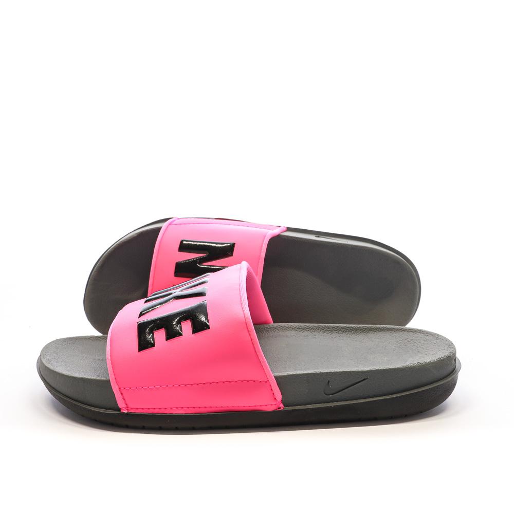 Claquettes Gris/Rose fluo Femme Nike Nike Offcourt Slide pas cher