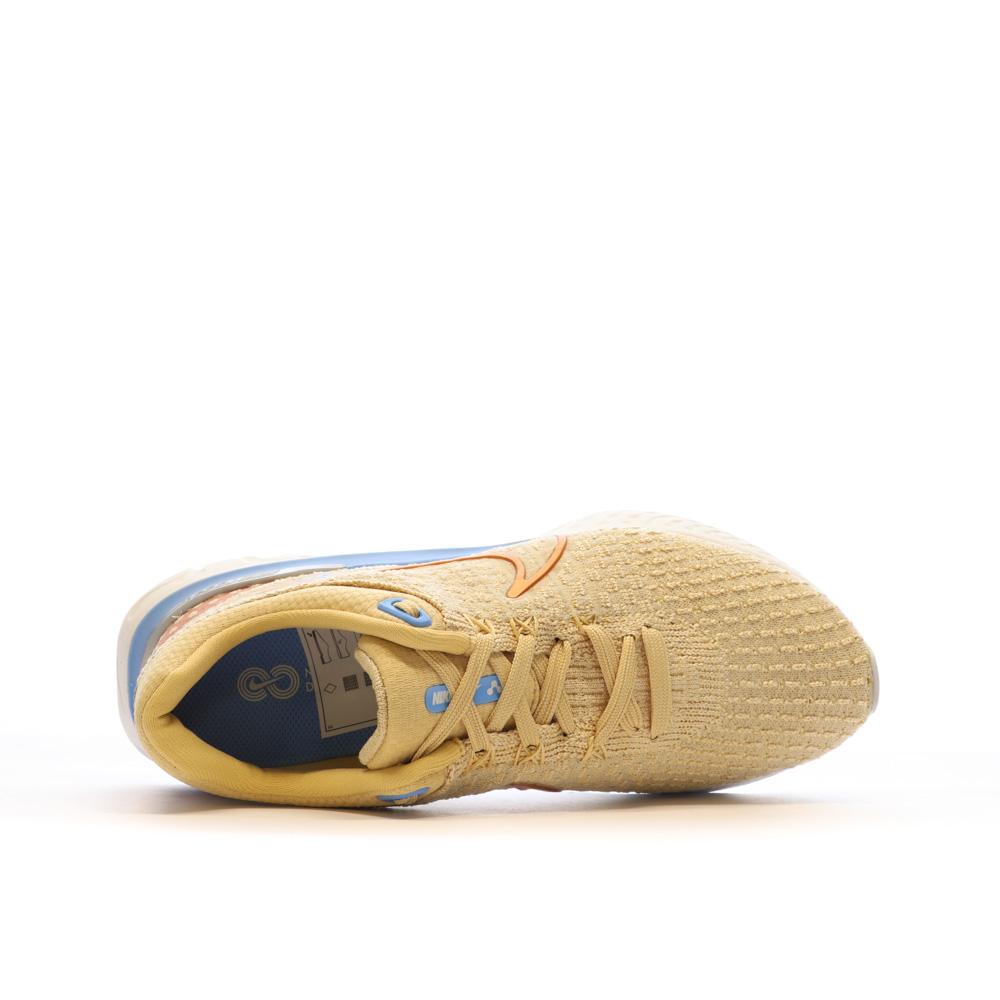 Chaussures de Running Beiges Femme Nike React Infinity Run FK 3 vue 4