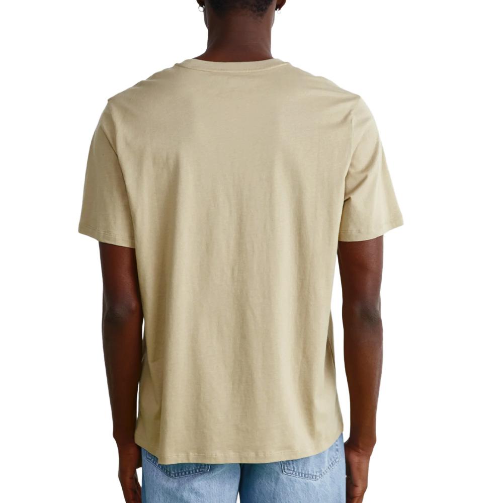 Camiseta beige para hombre de Timberland con insignia en la manga ver 2