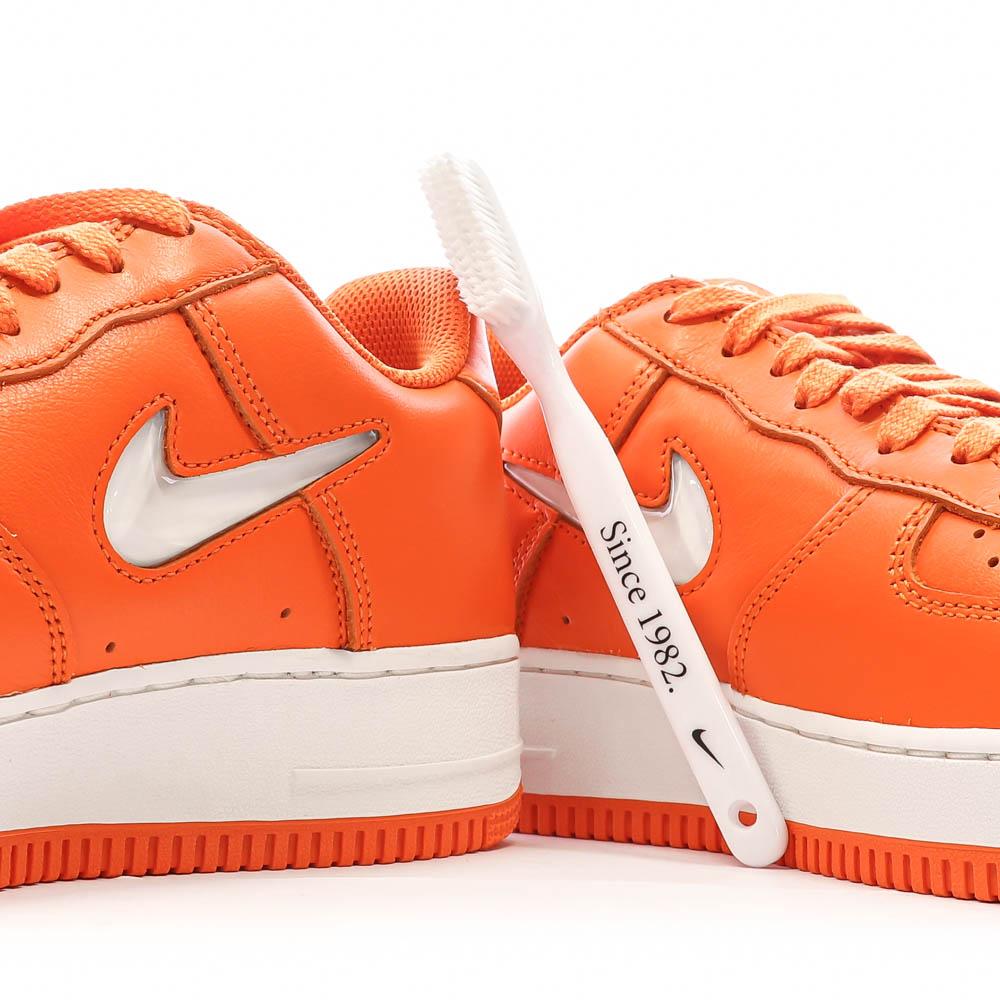 Baskets Oranges Homme Nike Air Force 1 Low vue 7