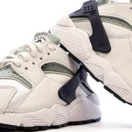 Baskets Blanches/Noires Femme Nike Huarache vue 7