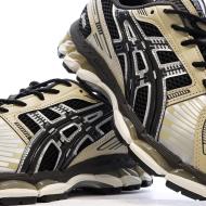 Zapatillas deportivas negras/doradas para hombre Asics Gel-Kayano 12.1 ver 7