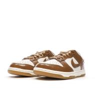 Baskets Blanches/Marrons Femme Nike Dunk Low vue 6