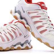 Baskets Blanches/Rouges Homme Nike Reax 8 vue 7