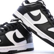 Dunk Low Baskets Blanches/Noires Femme Nike vue 7