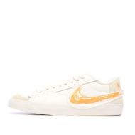 Baskets Blanches/Orange Mixte Nike Blazer Low 77 Jumbo pas cher